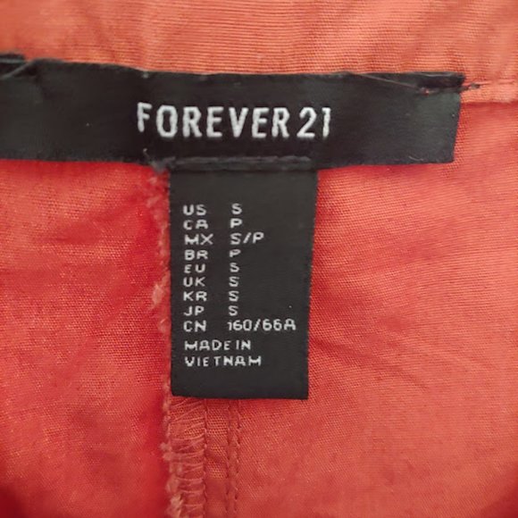 Forever 21 button front cuffed zipper pocket short w bow tie belt/S/rust brown - Picture 4 of 4